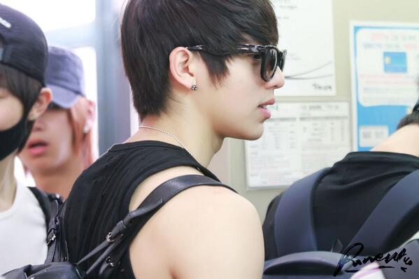 CClown6TH's tweet photo. ลี���เราหล่อทุกมุมเลยยยย หันข้างก็หล่อ <3  (©romentico) http://t.co/Kuzx1Ykq6L