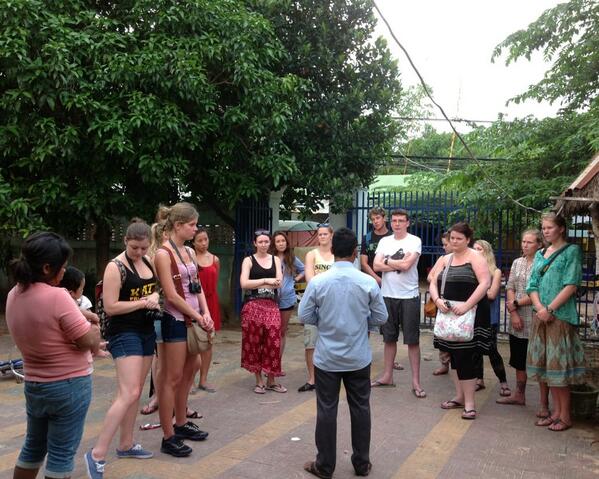 G_punpun's tweet photo. New hope ,the local guide explain about new hope organization #tm#LeadWithService http://t.co/h1Eo0EPwx1