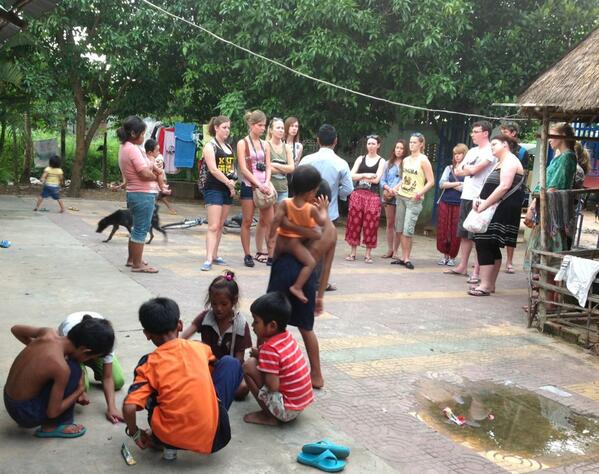G_punpun's tweet photo. Children play travelers listened#tm http://t.co/TrMkOofZPm