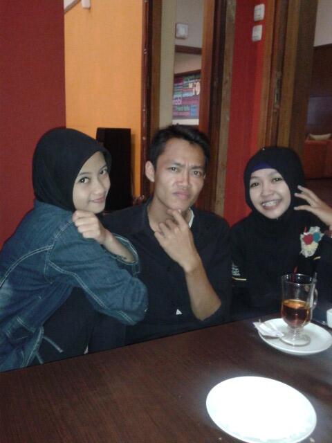 coenzalam's tweet photo. Bareng eco &amp; tha http://t.co/1bMneAuNHN