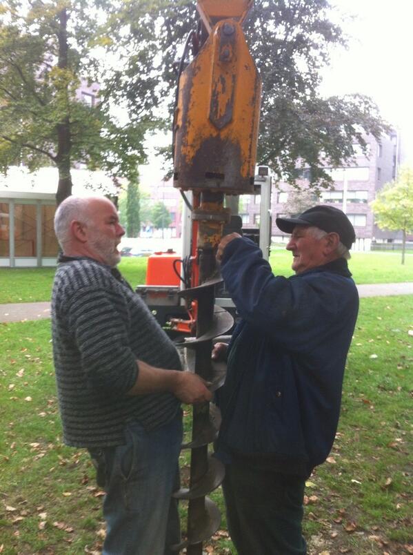 fransajanssen's tweet photo. De gaten worden geboord straks is het.       VERZAMELEN http://t.co/lfC5qbrRxX