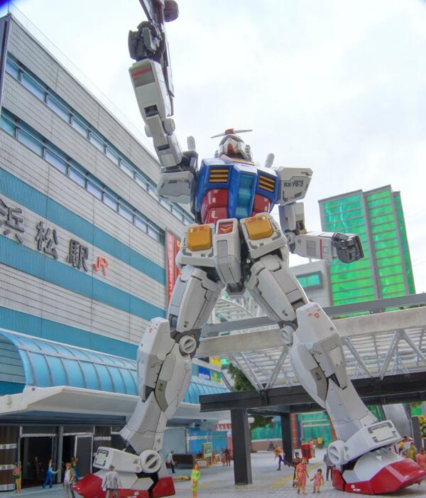 Gasoline これ何が凄いって ガンダムが実物大なんじゃなくて 浜松駅が1 150スケールのミニチュアだってこと Http T Co Oa0oxltrpj