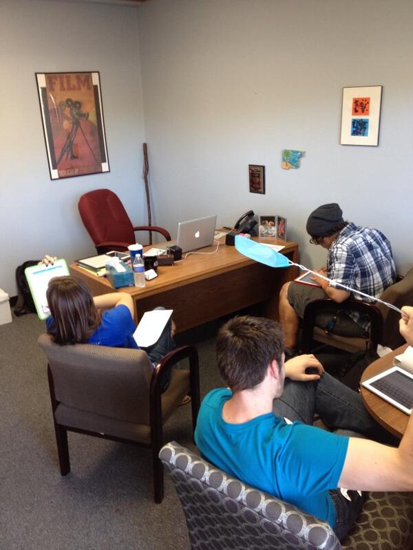 RochesterELN's tweet photo. our students hard at work in @constantediting's office #DoinWork (flyswatter optional) http://t.co/JEpwpqQ7LU