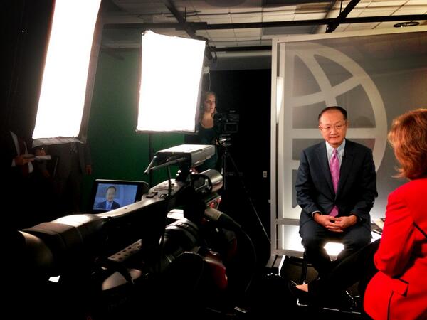 usatodayvideo's tweet image. On #CapDown today: @WorldBank Pres. Dr. Jim Kim tells @SusanPage what the world thinks of U.S. #governmentshutdown