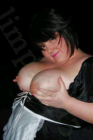 limpster13's tweet photo. #titsouttuesday ladies let those tits Breath (Fuck the bra) http://t.co/z3RpxXTn4E