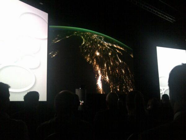 MiguelK1's tweet photo. Big data en big pictures met Andre Kuipers #SFNL2013 http://t.co/OFkeIMDihl