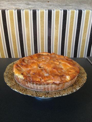 CafeBocado's tweet photo. Brand new homemade apple pie..come on in! Would be great with a cup of coffe http://t.co/UOFh6Tczxl
