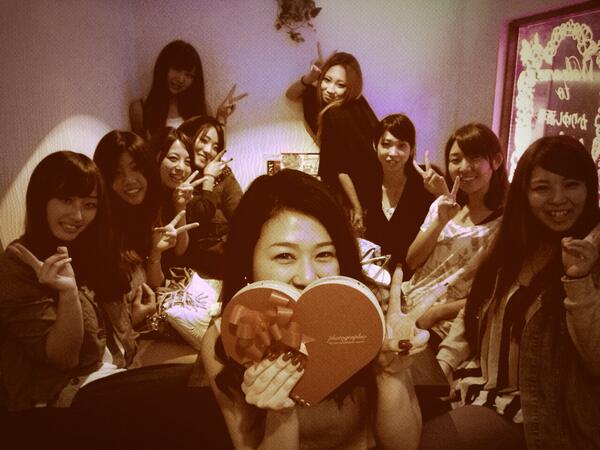 no_mo_ze's tweet photo. 今宵も女子会コースが大盛況でした♫
まさか女性だけで芋焼酎を2升あけるとは笑
けど楽しんでくれたみたいで何よりです^_−☆
またみんなで楽しく飲'mo-ze♫ http://t.co/aHr6TuI7Vo
