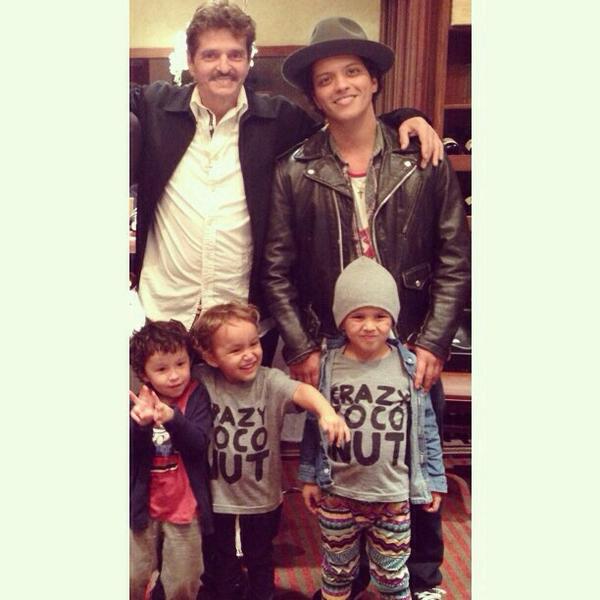 FCB_brunomars's tweet photo. "@LBMBrasil: #HappyBDayBrunoMarsFromBrazilianHooligans http://t.co/3MZ1lbcu5I"