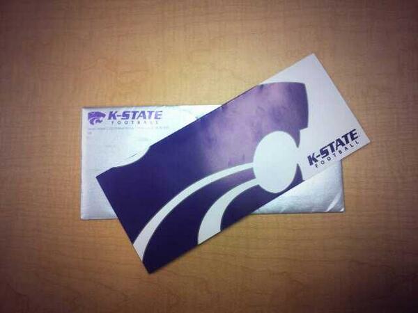 hmc87's tweet image. I think 1 of the K-State football coaches has the hots 4 me. @zhanson70 #sweet&amp;lt;3 #ILoveSnailMail #MetallicEnvelopes?
