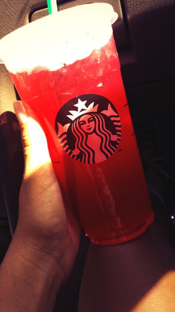 JordinDrake's tweet image. My after clinic, before practice treat!! 
#pomproblems #passiontealemonade