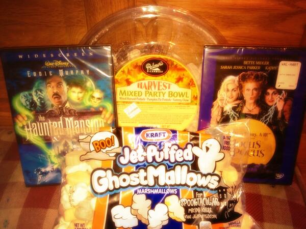 Addielafountain's tweet photo. My moms the coolest witch around @TheBrandUR http://t.co/MukqPgAo0G