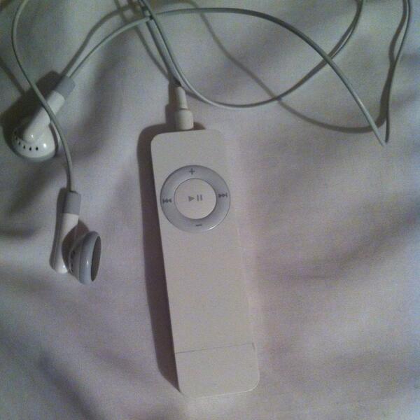 TheodoraTilney's tweet photo. Finding an old 1st generation iPod shuffle provided some entertaining music for my run... http://t.co/Nd8C98TsES