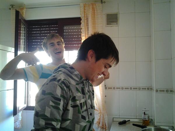 busto_g's tweet photo. @David_roldan_  de cocinillas jaja http://t.co/zkahZyolfh