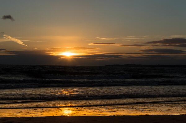 OnlyWales's tweet photo. Sunset over Porthcawl, South Wales #sunset #Wales #WEBW #Porthcawl #Ogmorebysea http://t.co/ysFMJCC6xL