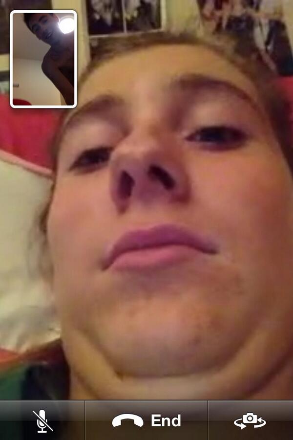 SaundersCOscar's tweet image. The better looking Saunders #sike #2chins #singlelife @rachelsaundersx