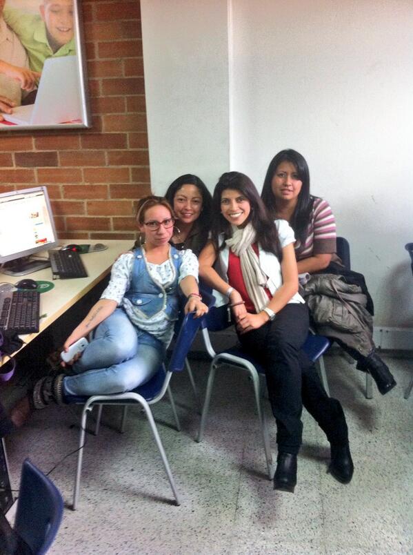 sayareva's tweet photo. Con mis guías TIC ajustando actividades para #MesTicBogotá #CiudadBolívarLocalidadDigital @ConsejeriaTIC http://t.co/fb6D0rlx2Y