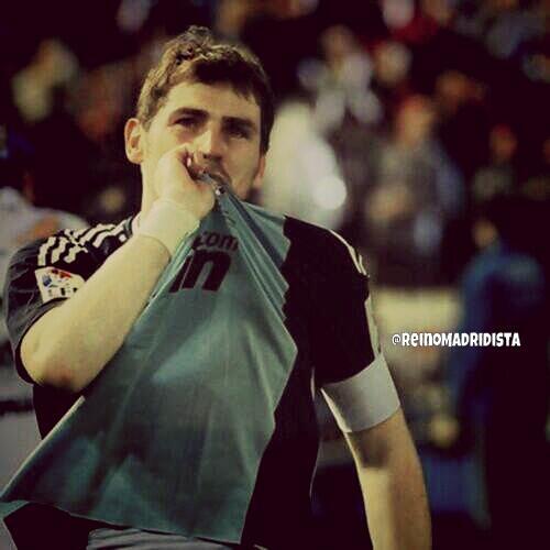 ReaI_Madrid_CF's tweet photo. RT: Le admiras

FAV: Le odias http://t.co/86kVLrK5SH