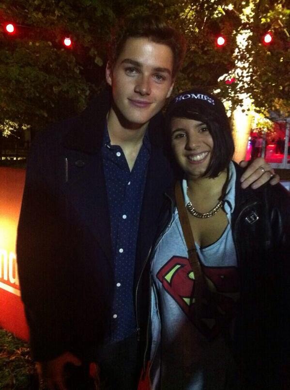 quietdarkling's tweet photo. Photo: Jack with a viewer tonight. (Via @_ehij) http://t.co/8Etrm9Cgne