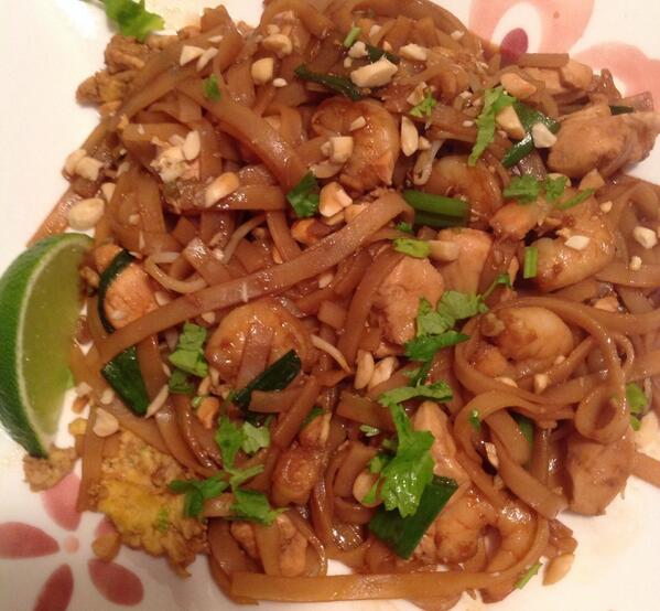 VanessaRaeB's tweet photo. Just fished making #PadThai. #yummy http://t.co/0obFdQO7Nr