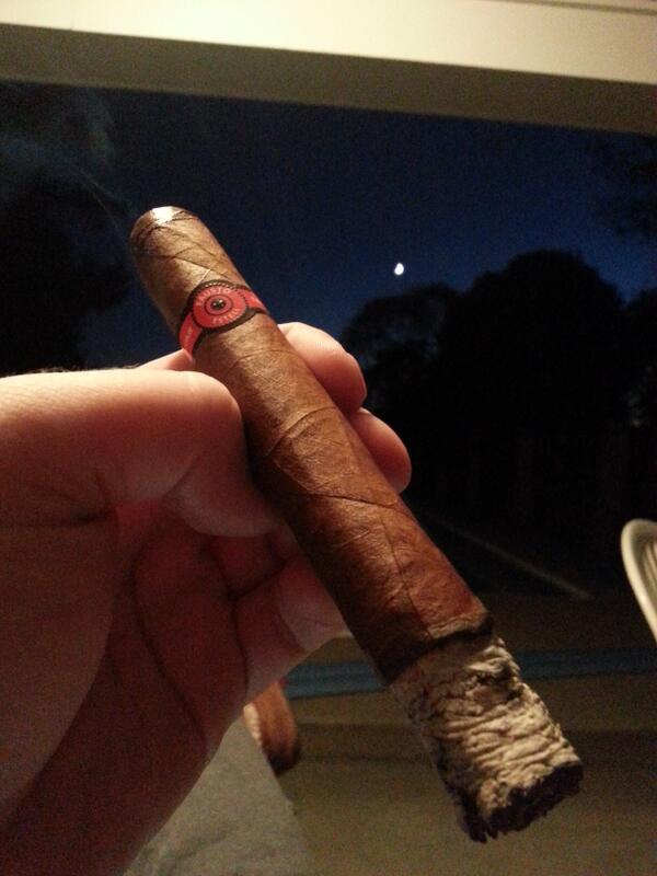 SteveVLiLo's tweet photo. A @TatuajeCigars Fausto by the moon light. http://t.co/Au3hJ33bSM