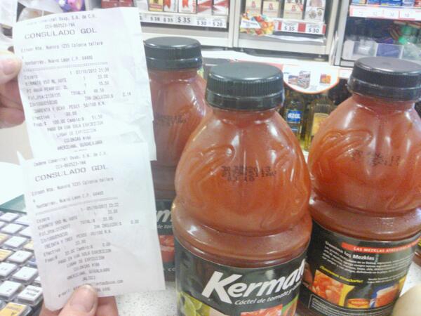 Davorigen's tweet photo. @ProfecoJal en OXXO Nos vendieron Kermatos hechados a perder! HAY GENTE INTOXICADA. Donde puedo poner mi queja? http://t.co/dy3MhhrP15