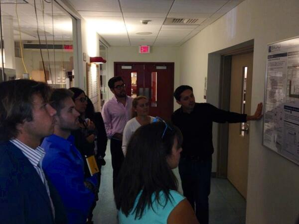one2park_app's tweet photo. @gonboada and the #MITinnovadores35 visit the @broadinstitute (Boston) where they are close to finding cancer's cure http://t.co/QmTriJGoLm