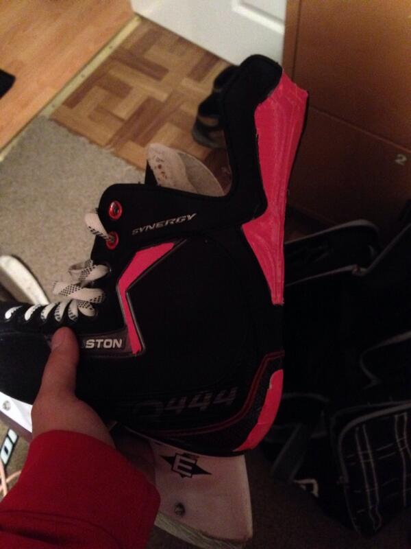 roho9811's tweet photo. Skates, for cancer awareness month http://t.co/0GM1kQtYSR