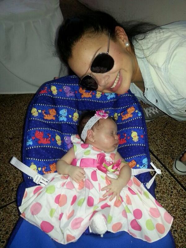 lisbgonzalez's tweet photo. Y aquí una fotito con mi pichurra en su primera fiesta! Hermosisima! http://t.co/CJDXzWhbSX