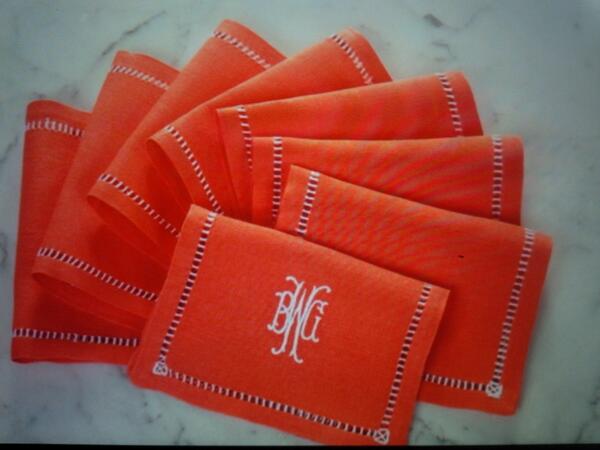 No saben las alegrias q tendre mañana, vean juliab.com. @juliablinens dsd NYC para ustedes! Miren q cosa!