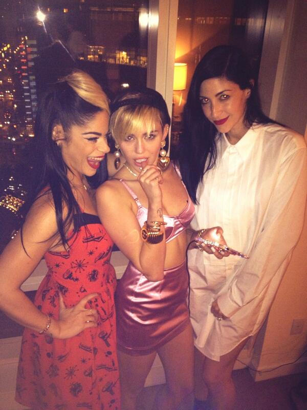 miley's tweet photo. As long as my bitches luvvvvv me @GREY__NAT @RealDenikaB http://t.co/lgnqZEDXM4