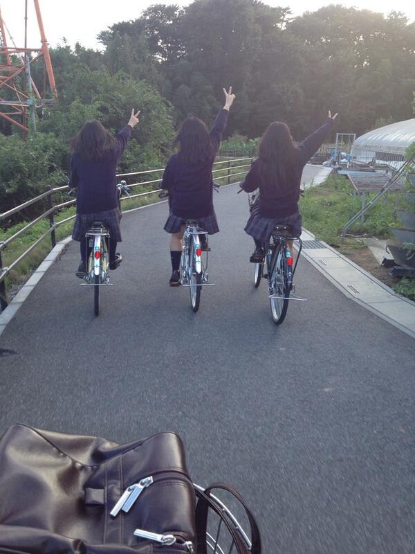 nyan1623's tweet photo. 彩乃、美穂、桃香と４人で帰宅中〜♡
桃香まぢ爆笑なんだけどwww
ほんとつぼる笑 http://t.co/AZNEXQoTiL