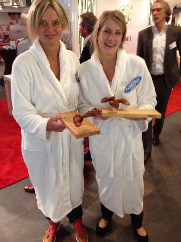 enriquefigee's tweet photo. Mooie ontvangst op de  #hcday2013 van #foodinspiration door de dames van @vanhoeckelzorg : http://t.co/WG394EceUK