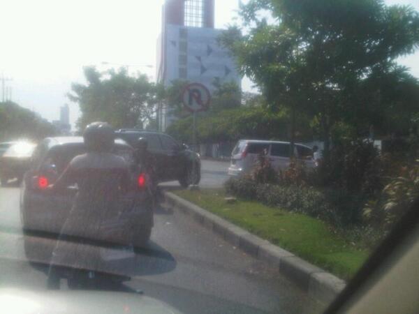 DanielManuelT's tweet photo. @e100ss di HR Muhammad tiap hari slalu begini http://t.co/DORW9Ru1YX