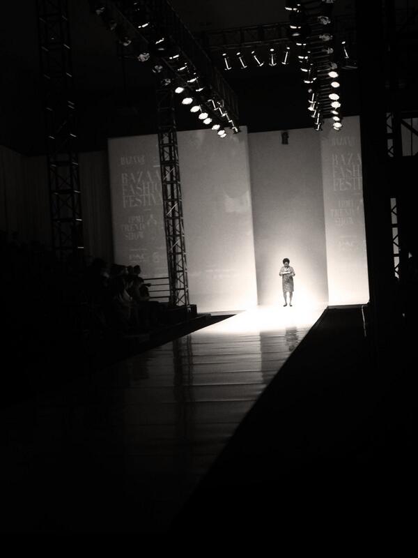 IPMI_Trend's tweet photo. #BazaarFashionFest last show closing remarks: speech by Head of IPMI, Ibu Sjamsidar Isa http://t.co/5LK7RBFCG3
