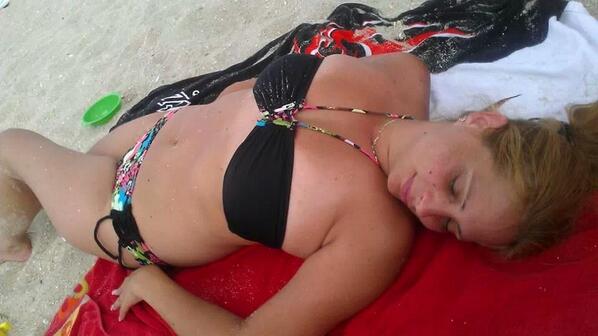 CesarMateo22's tweet photo. Ella trankilita y el sol kemandola. http://t.co/csY6aEv1C0