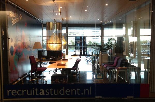 RASamsterdam's tweet photo. Een kijkje in ons kantoor op Schiphol http://t.co/9lbSwJKN7C