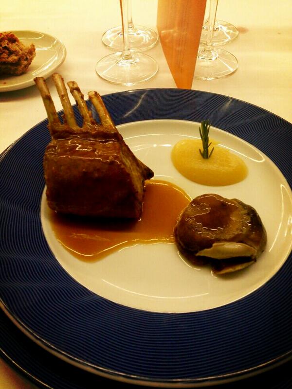 Así comimos ayer en #ssg13 invitados por <a href="/DegustaLaRioja/">Degusta La Rioja</a>. Solo faltaba un #ROCIOvaldeorras #mencia para ser perfecto!