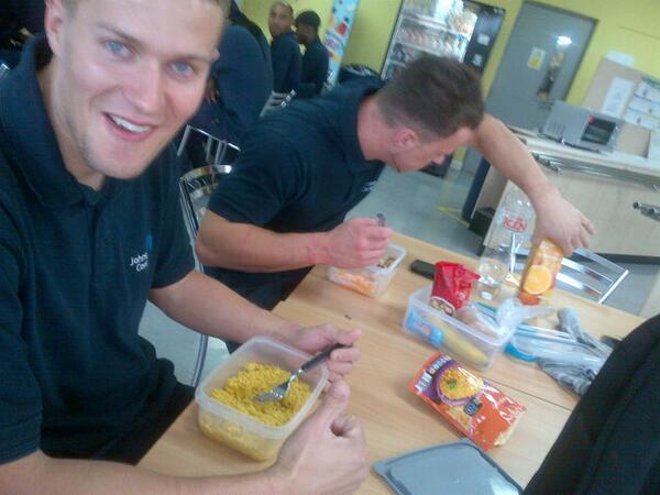 therealmatgreen's tweet photo. Big dinner! Just rice hahaha @lukedickinson74 http://t.co/78IPe2Uat5