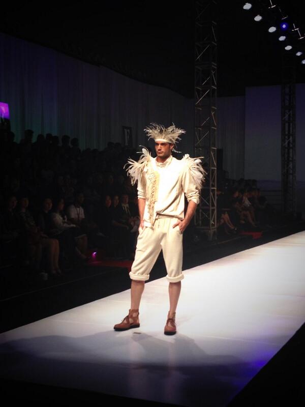 IPMI_Trend's tweet photo. SPOUS by Priyo Oktaviano's "Grains de Sable" for #BazaarFashionFest x IPMI Trend Show 2014 http://t.co/HyxIyGPG8p