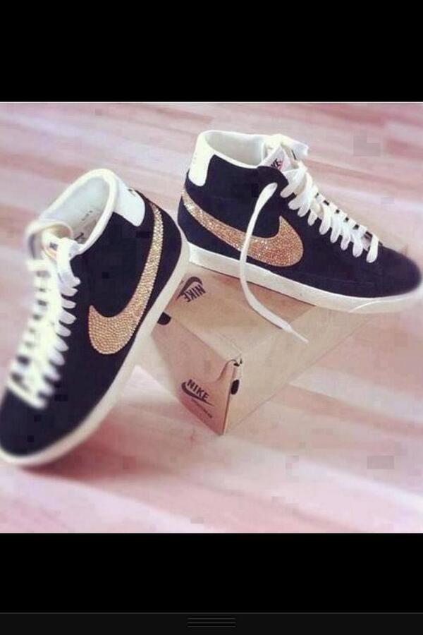 YourDreamsShoes's tweet photo. Les blazers, c'est la paire de basket de base pour la rentrée ! Faites comme moi, personnalisé les vôtres ;) http://t.co/drCGIGtfvL