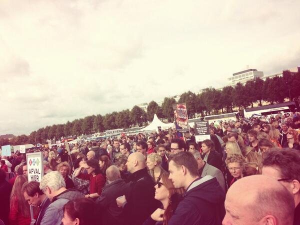 Wát een opkomst op het #Malieveld! <a href="/Niet123weg/">Niet 123 weg</a> <a href="/PubliekeOmroep/">NPO Start</a> #demonstratie #niet123weg Bedankt allen!