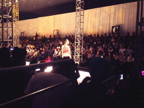 IPMI_Trend's tweet photo. Now showing at #BazaarFashionFest x IPMI Trend Show 2014: @erasoekamto &amp; @BAcouture - it's a full house! http://t.co/wza4LDIBXX