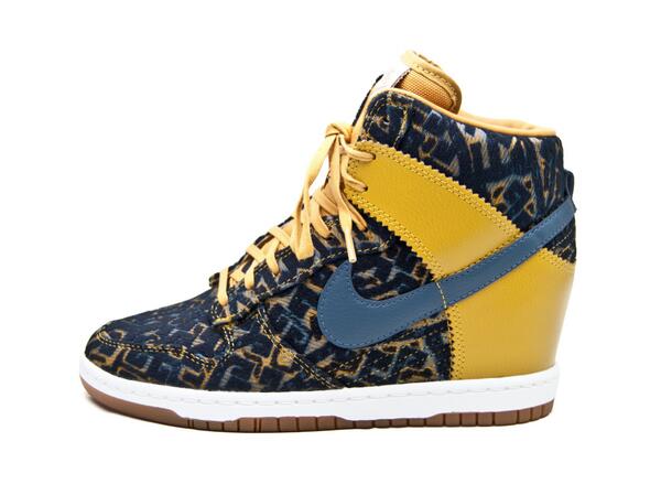Nike Dunk Sky Hi PRM
Gold Suede/Dark Armory Blue 
€130,-
