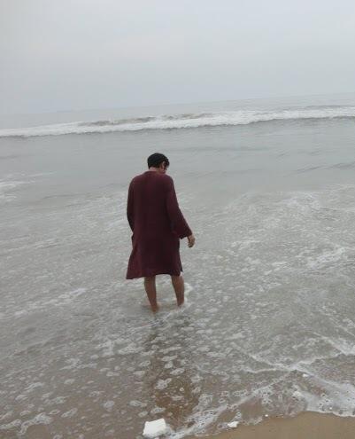marinabeach's tweet photo. "@rachitseth: Searching Shells At Marina Beach ! http://t.co/APwDJMh2Lz"