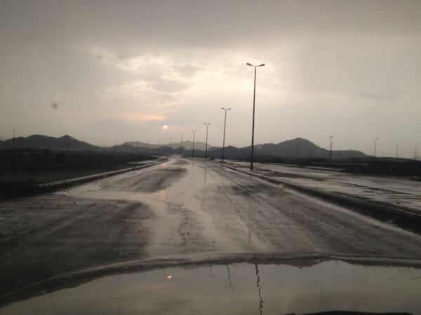صور من أمطار مكة المكرمة من مراسلينا الاربعاء 3-12-1434 BWJIB3ACEAAP-Sv