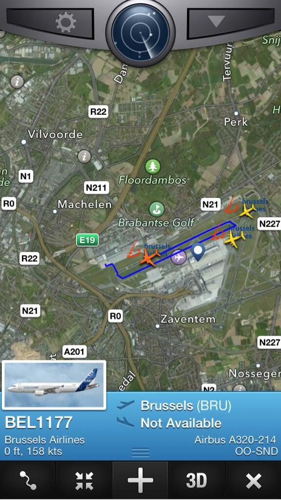 MatthijsBarca's tweet photo. Have a nice flight #belgianreddevils @stubru #kippenvelradio #crobel #komaaaan http://t.co/tOzQdS40xX
