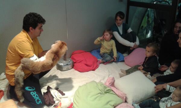 parents et enseignants ont accueilli les enfants pour un moment conte et bricolage