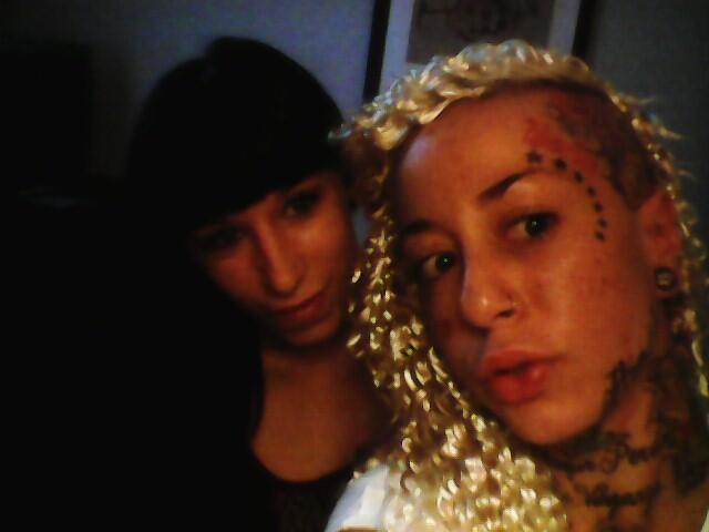 Apuntito de arreglarnos da la gran gala de los premios ninfa!! Junto a @Brenda_boopp http://t.co/3Ek