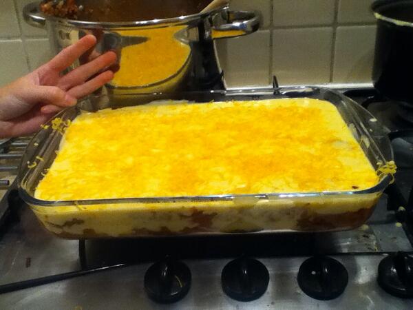 lucyirvine93's tweet image. Excited for our lasagne, time to cook! #flat3 @elsierobinson @charlottemay_n